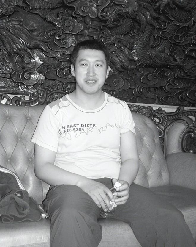 调身材肥胖满脸皱纹在张译手下打工冰球突破演员赵龙豪现状：生活低(图4)