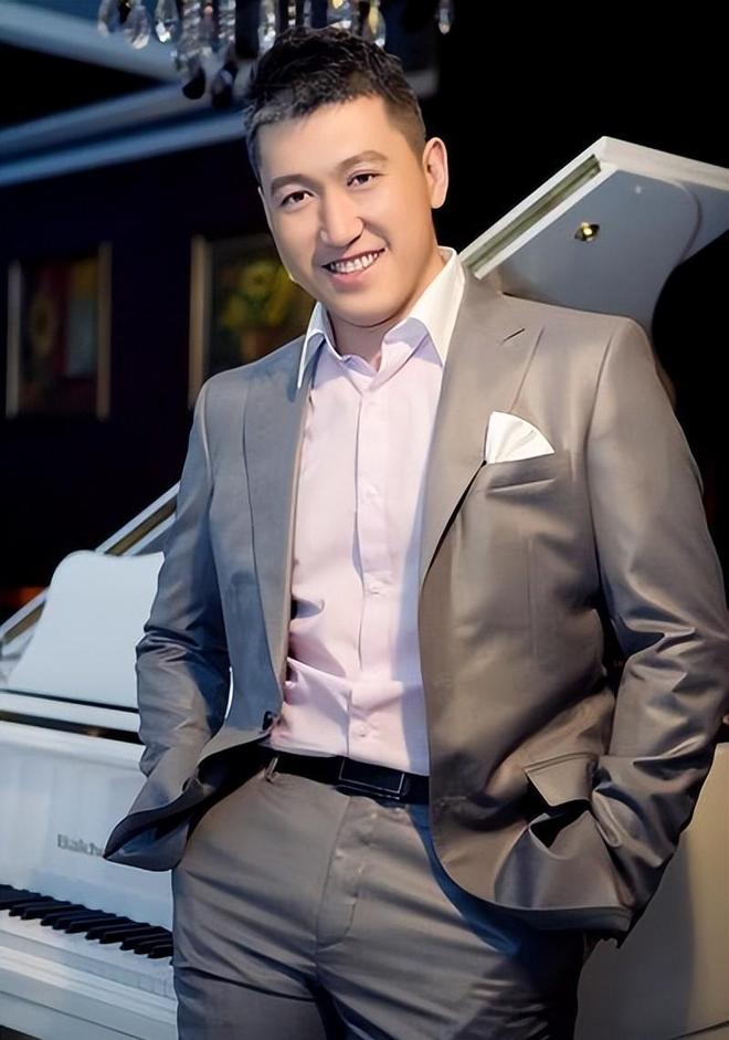 调身材肥胖满脸皱纹在张译手下打工冰球突破演员赵龙豪现状：生活低(图10)