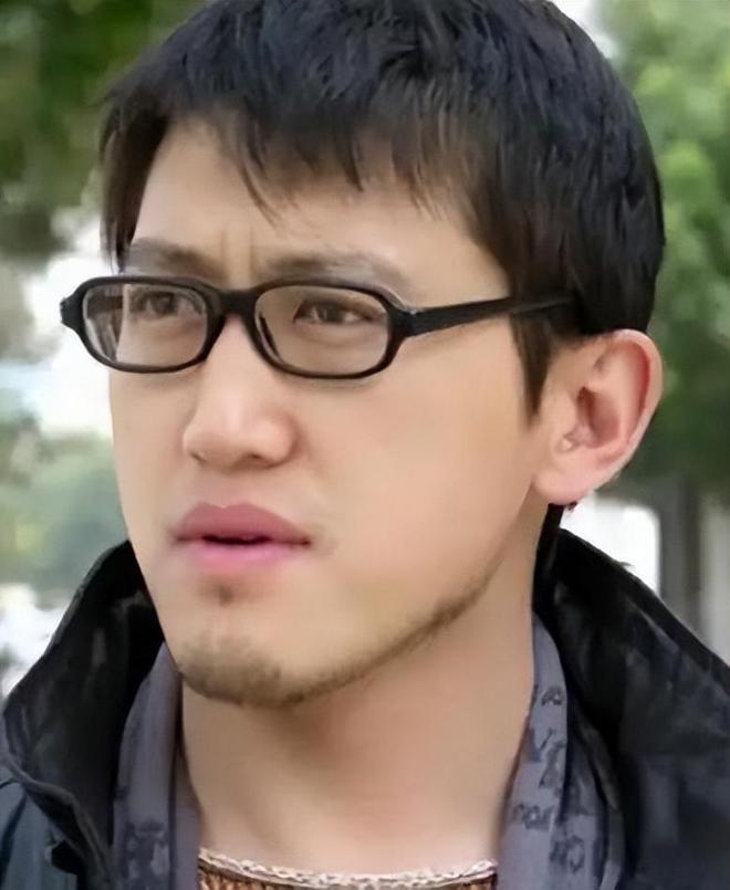 调身材肥胖满脸皱纹在张译手下打工冰球突破演员赵龙豪现状：生活低(图8)