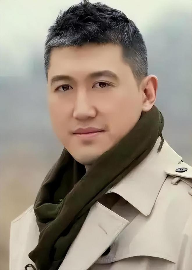 调身材肥胖满脸皱纹在张译手下打工冰球突破演员赵龙豪现状：生活低(图14)